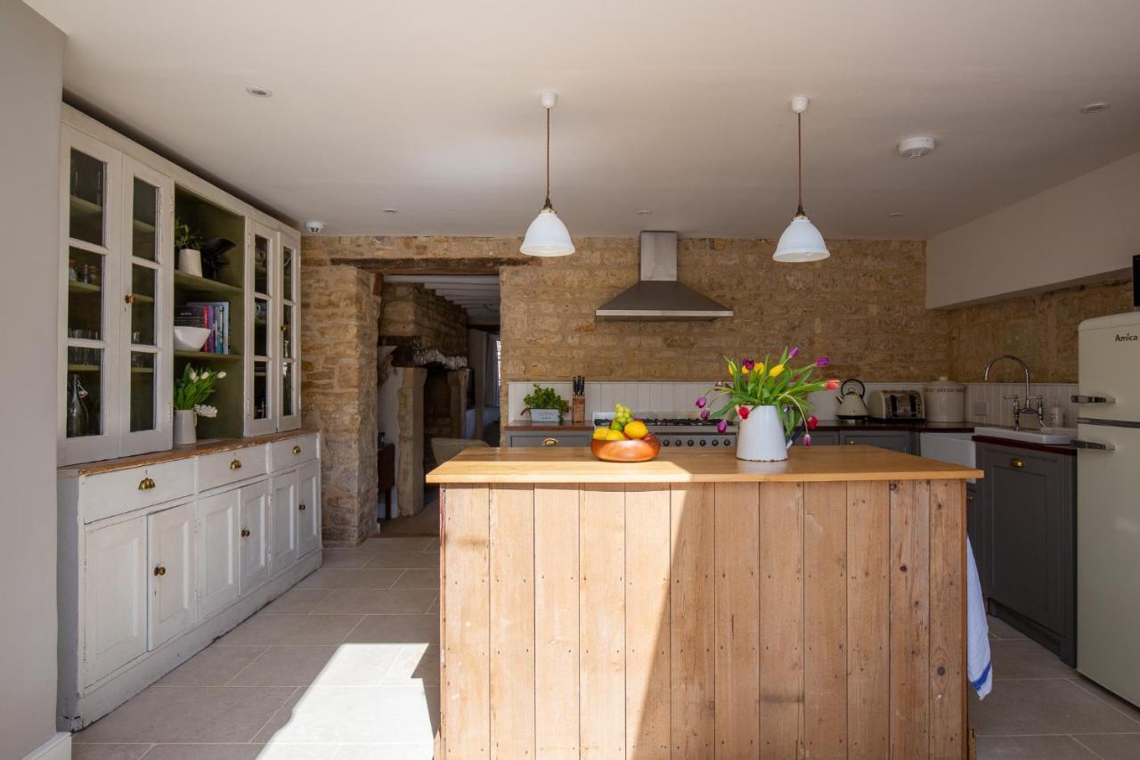 Bourton on the Hill Gleneda Cottage - A Renovated, Traditional Cotswold Cottage Full Of Charm With Fireplace And Garden מראה חיצוני תמונה