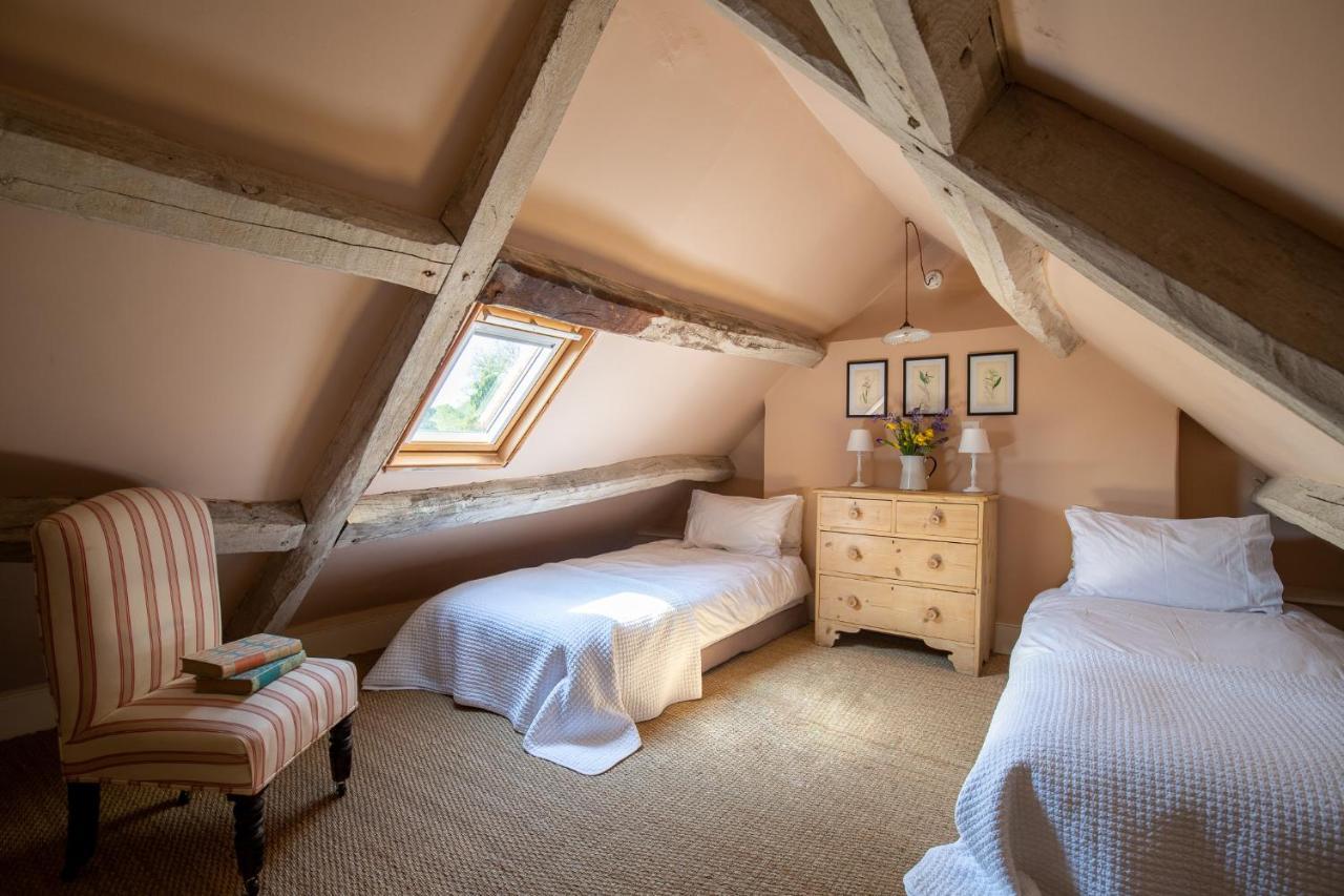 Bourton on the Hill Gleneda Cottage - A Renovated, Traditional Cotswold Cottage Full Of Charm With Fireplace And Garden מראה חיצוני תמונה
