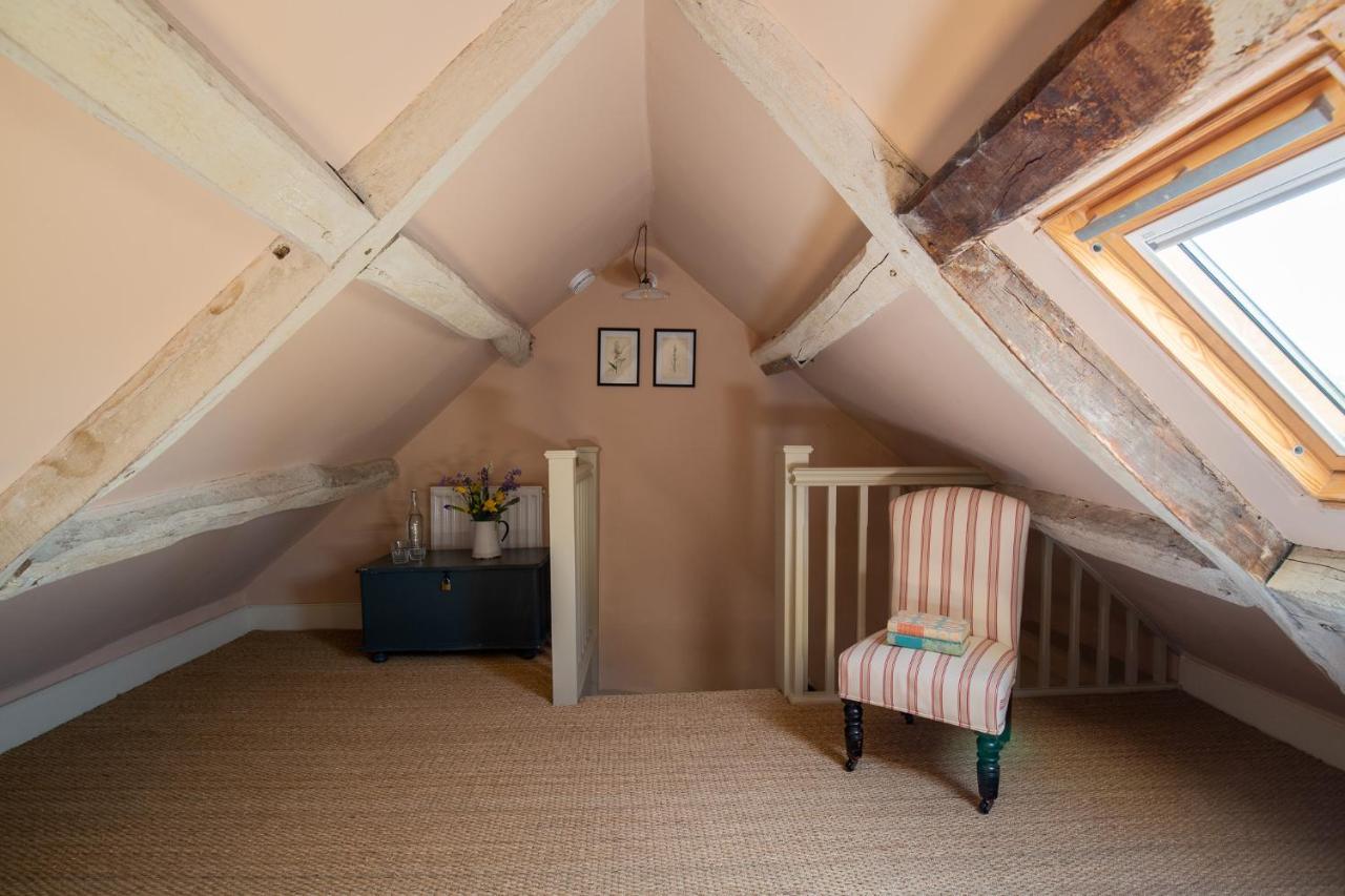 Bourton on the Hill Gleneda Cottage - A Renovated, Traditional Cotswold Cottage Full Of Charm With Fireplace And Garden מראה חיצוני תמונה