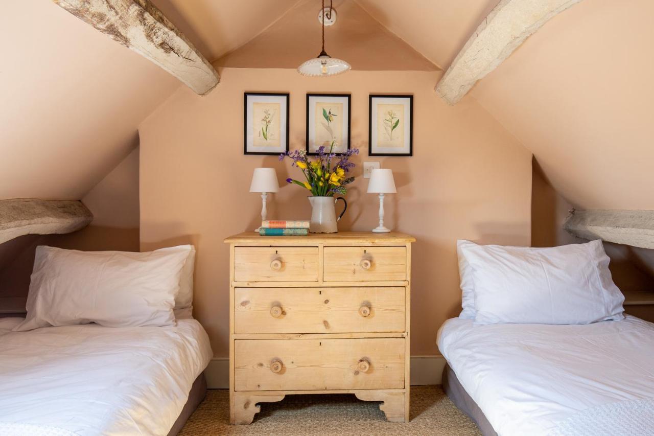 Bourton on the Hill Gleneda Cottage - A Renovated, Traditional Cotswold Cottage Full Of Charm With Fireplace And Garden מראה חיצוני תמונה